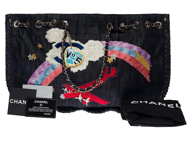 Chanel bolso shopper con diseño de avión y arcoíris en denim azul101139 Azul marino Pantalones vaqueros  ref.880933