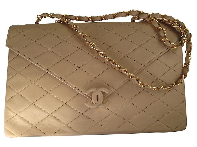 Bolso Chanel Timeless en piel de cordero beige