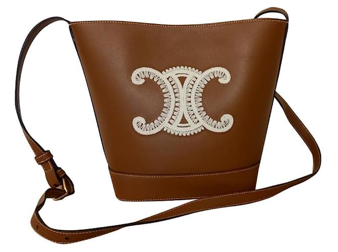 Watch me Céline SMALL TRIOMPHE LEATHER BUCKET BAG SMOOTH CALF WITH TRIOMPHE TAN EMBROIDERY Brown  ref.882583