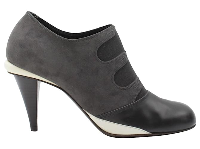 Fendi Gartered Ankle Boots in Grey Suede  ref.887323