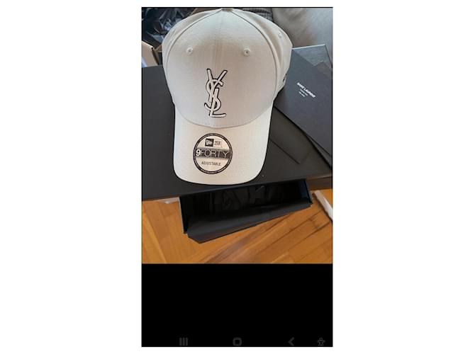 Yves Saint Laurent cappelli Bianco sporco Tela  ref.887840