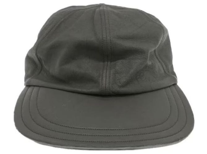 **Gorra gris de Louis Vuitton