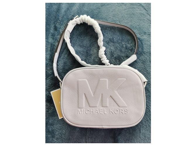 Bolsa Michael Kors Parma em couro granulado roxo