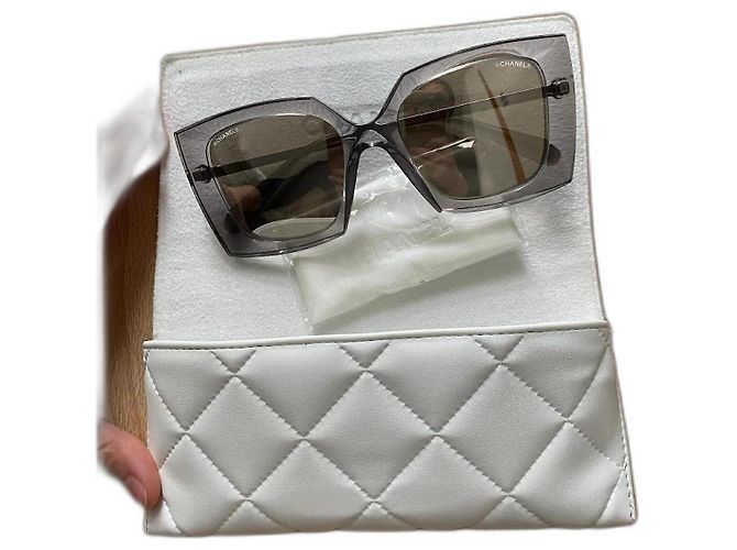 Occhiali da sole Chanel grigi e oro 24K Grigio