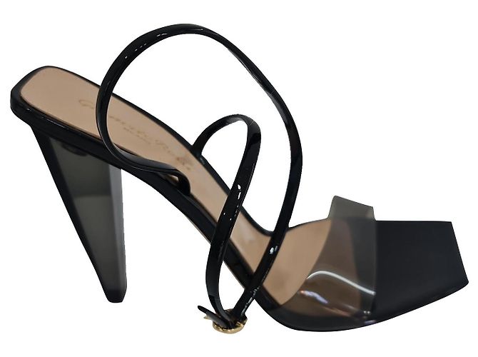 Sandali Gianvito Rossi in vernice nera Nero