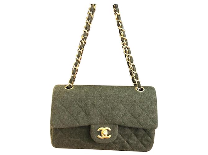 VINTAGE 1990's Green Chanel pequena bolsa forrada de lã com aba Verde escuro Gold hardware Couro  ref.890231