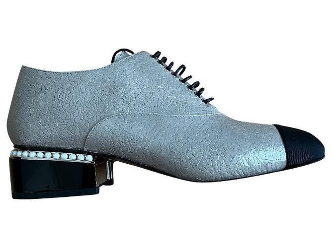 pompe/Taglia derby CHANEL 36,5 Nero Beige