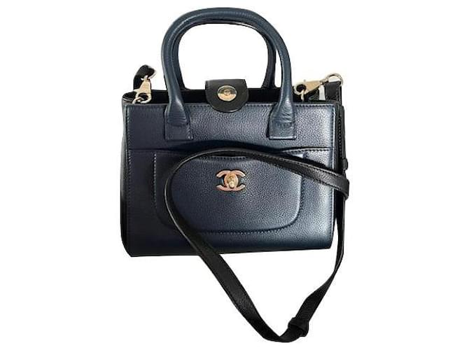 CHANEL NEO EXECUTIVE Navy blue Leather  ref.894637