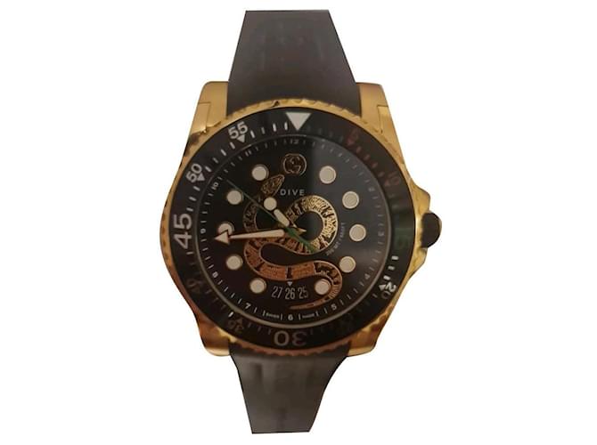 Gucci Bracelet en caoutchouc pour montre à quartz suisse analogique de plongée Or jaune Noir  ref.894724