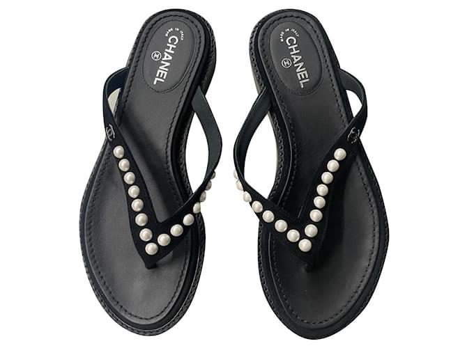 chanel suede thong sandal with pearls Black Leather Deerskin  ref.894737