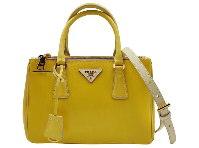 Sac Prada Mini Galleria en cuir verni jaune Cuir vernis  ref.894758