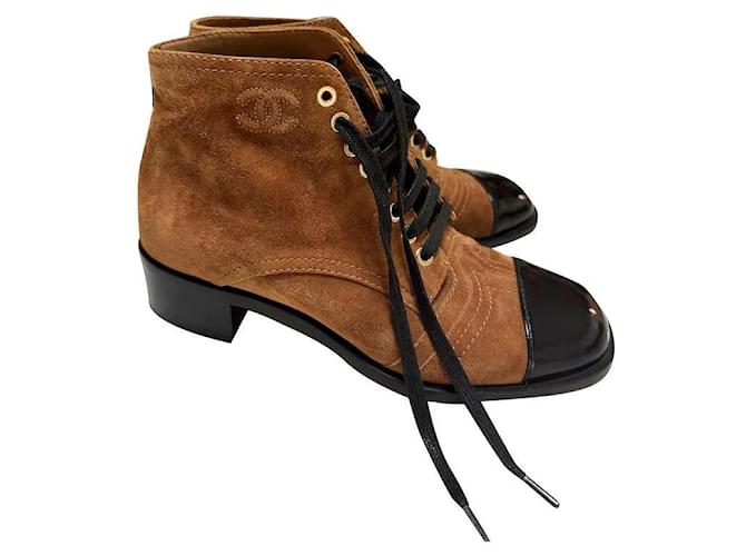 CHANEL Calfskin Cap Toe CC Ankle Boots 36 White Black 923935