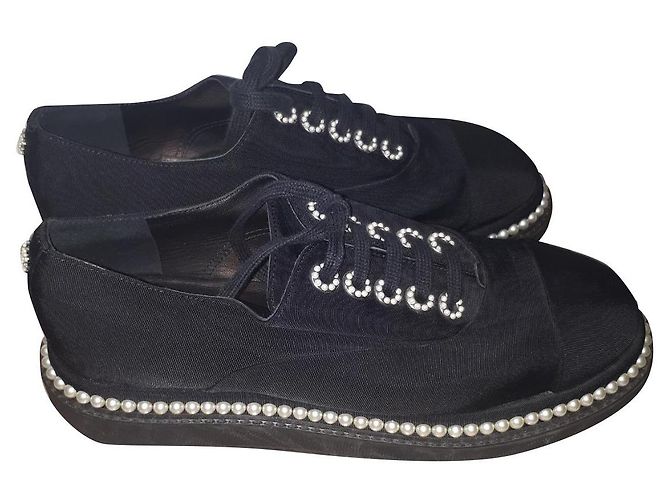 Sneaker piatta con lacci CC nero satinato Chanel Taglia 37 US 7 UK 4 AU 6