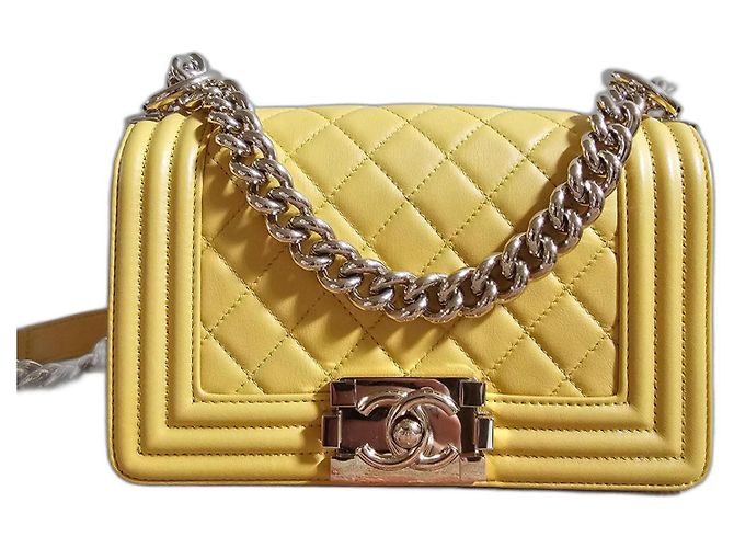 Borsa Chanel Boy piccola in pelle gialla Giallo