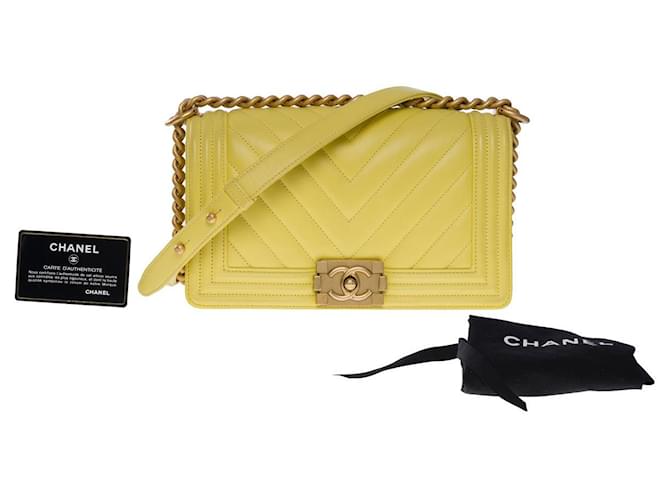 Chanel medium herringbone boy shoulder bag in yellow leather 101201  ref.897839 - Joli Closet