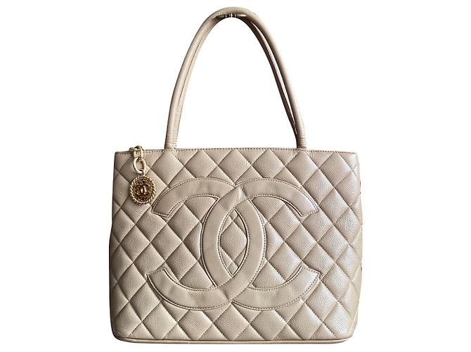 Medaillon Chanel Médaillon Gold hardware