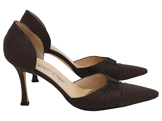 Manolo Blahnik Zapatos de salón en punta en satén marrón Castaño  ref.898615