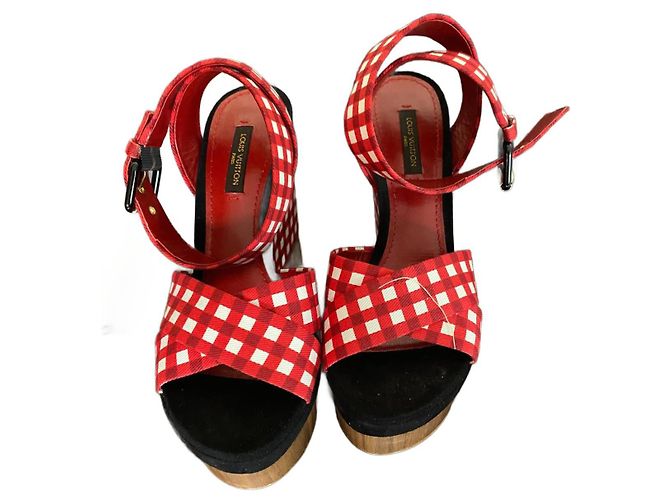 Louis Vuitton Cruise High Heels Rot Baumwolle