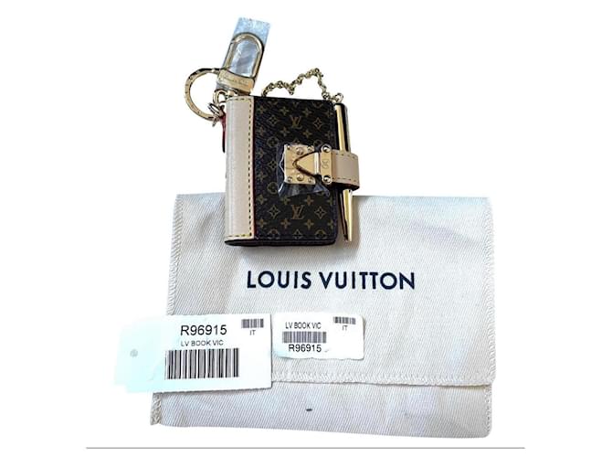 Key ring lv Book keyring diary louis Vuitton Light Brown Beige Leather  ref.901507