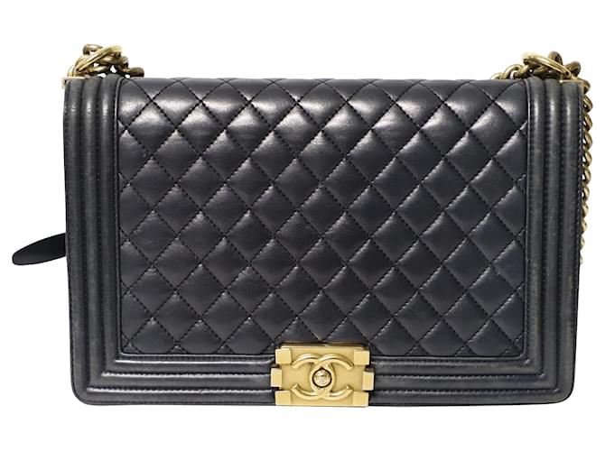 Chanel Boy Quilted Crossbody Bag in Black Leather  ref.901739