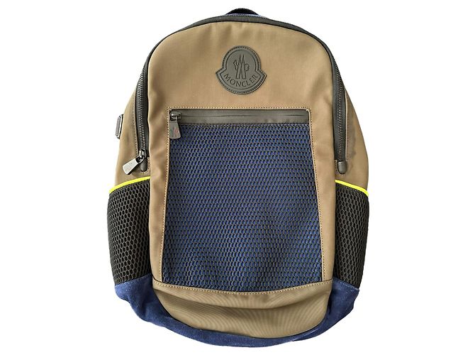 Mochila Moncler Gilles em nylon taupe