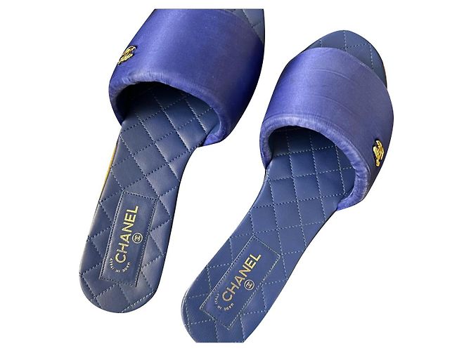 Chanel Sandales en satin du défilé Chablé Bleu
