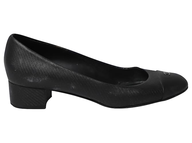 Classique Escarpins Chanel en cuir noir taille  ref.901936