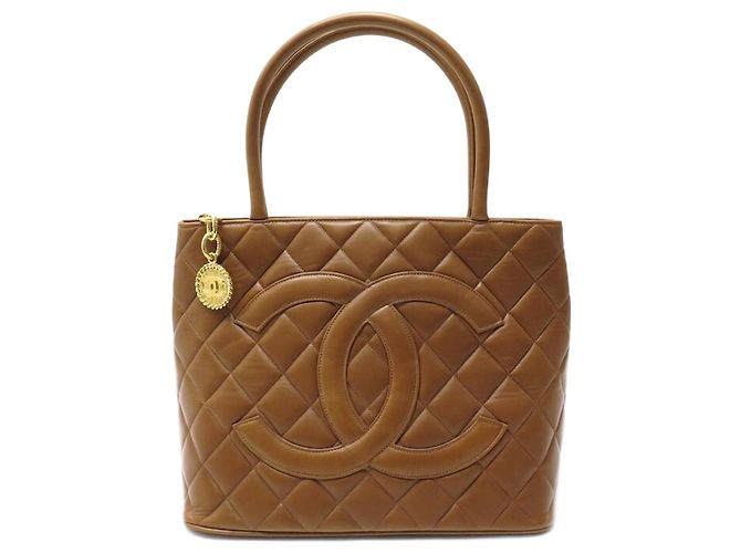 Medaillon BOLSA DE MÃO DE COURO CHANEL CABAS SHOPPING MEDALHÃO MARROM ACOLCHOADA
