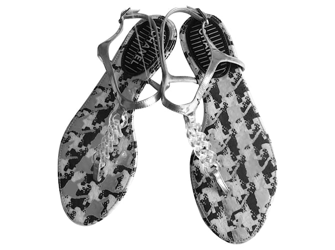 Chanel sandálias tanga CC Preto Prata Cinza Couro Plástico  ref.902458