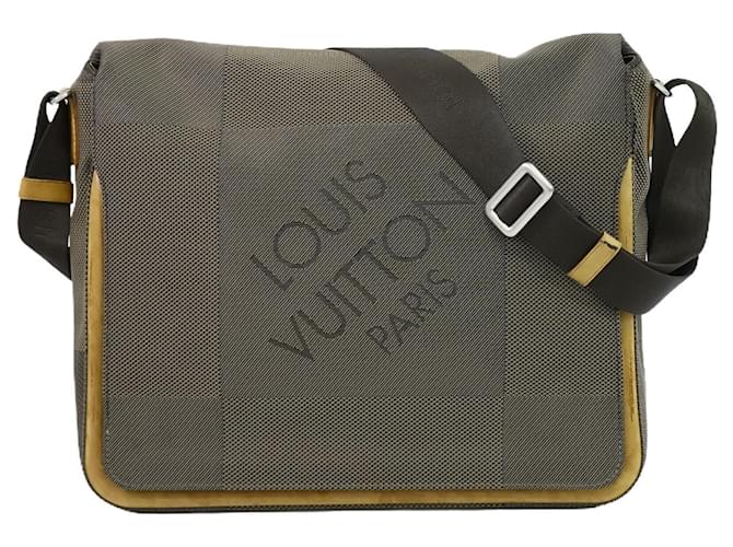 Louis Vuitton Terre Damier Geant Messenger Beige Cloth ref.902927