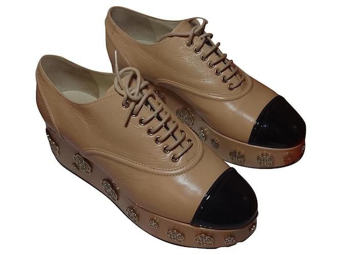 Chanel Beige Camellia Flat Sneaker Size 39 US 9 UK 6 AU 8 Leather  ref.903165 - Joli Closet