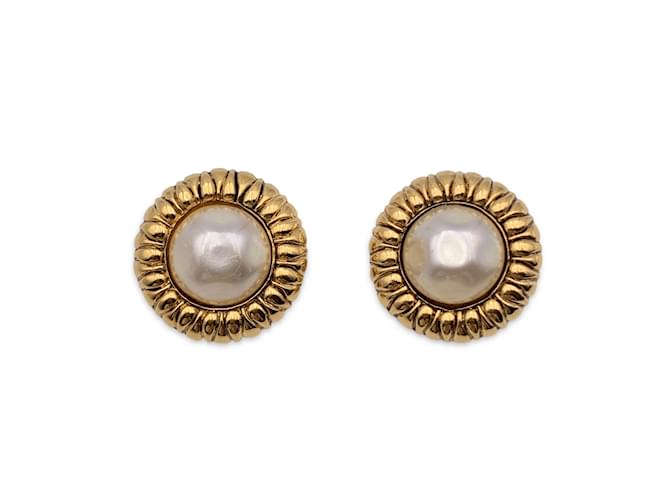 Chanel Vintage Round Gold Metal Pearl Clip On Cabochon Earrings Golden  ref.903531 - Joli Closet