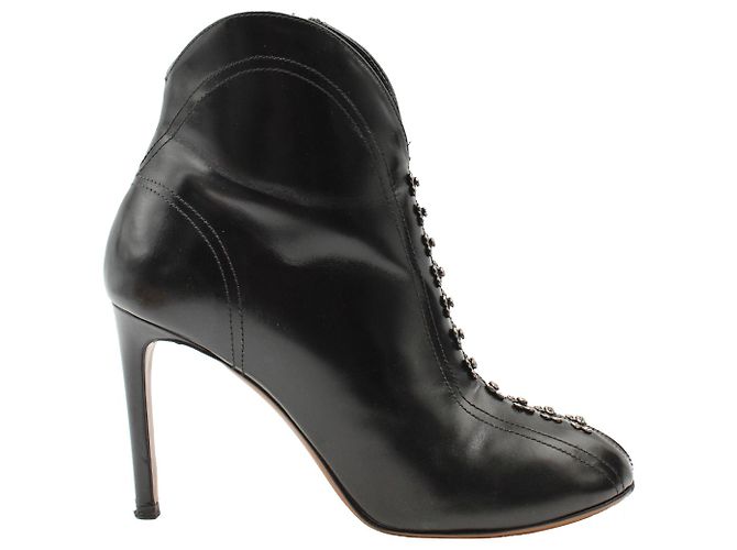 Alaïa Bota Alaia com detalhe de gancho e olho em couro preto