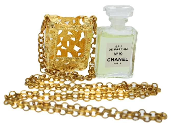 CHANEL Parfum N�‹19 Collier Métal Doré Noir CC Auth ar9340b  ref.906525