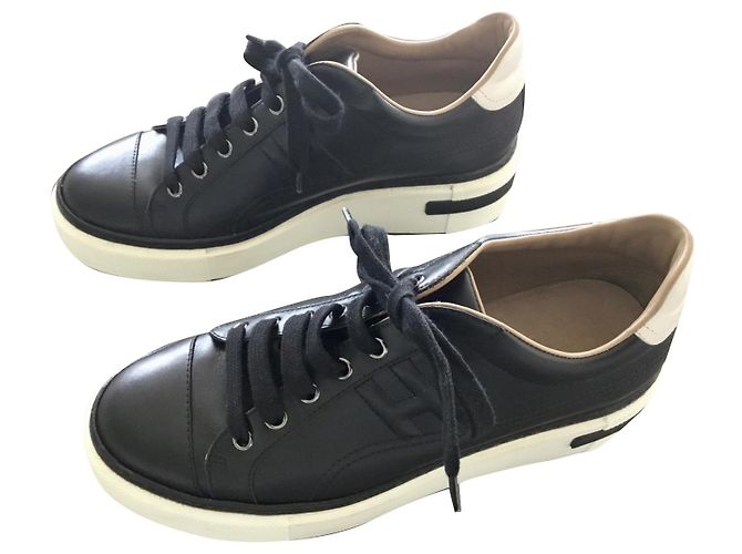 Hermès Ledersneaker Schwarz mit H Logo