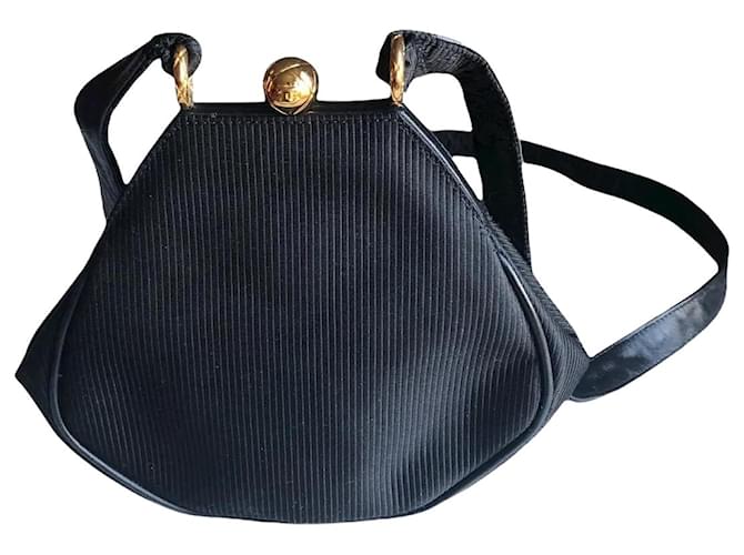 CHANEL  Handbags T.  silk Black  ref.909781