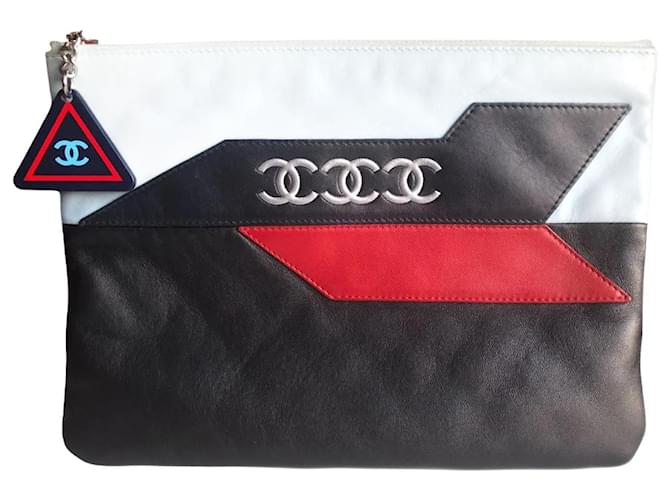 CHANEL  Handbags T.  Leather Black  ref.909793