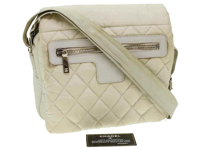CHANEL Matelasse Shoulder Bag Patent leather White CC Auth bs5109  ref.912349