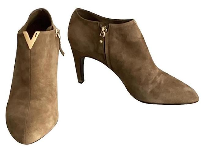 Louis Vuitton Ankle Boots Beige Suede ref.914715 - Joli Closet