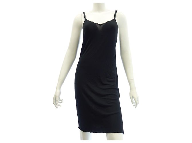 Vestido negro de chanel