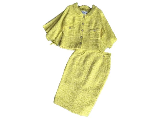 Chanel Ribbon Tweed Jacket and Skirt Set Yellow ref.915718 - Joli Closet