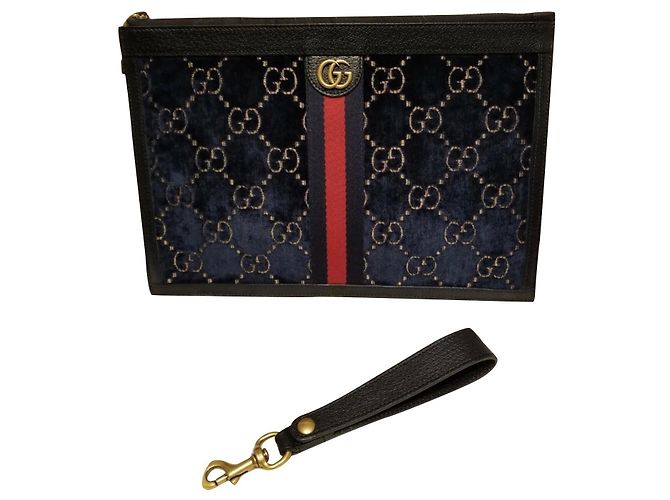 Pochette Marmont Gucci in velluto blu. Gold hardware