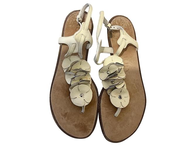 Flache Burberry-Sandalen aus naturweißem Lackleder  ref.915991