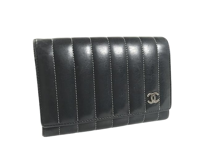 Chanel Quilted Leather Bifold Wallet Black Lambskin ref.916454 - Joli Closet