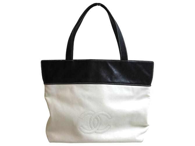 Timeless Chanel White Leather  ref.917893