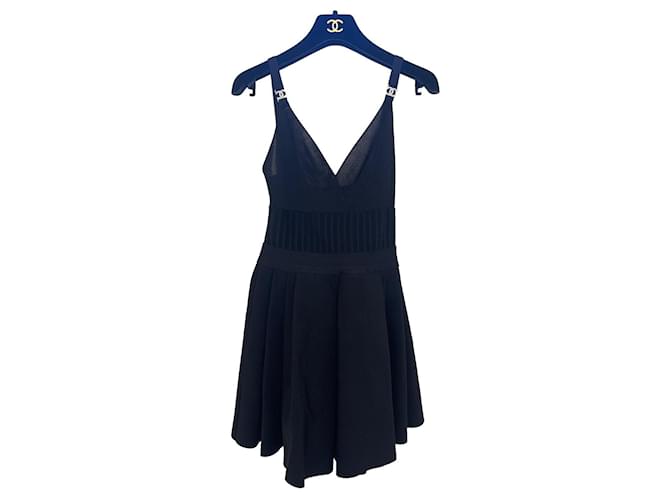 Chanel kleines schwarzes Kleid 34 Viskose  ref.918812