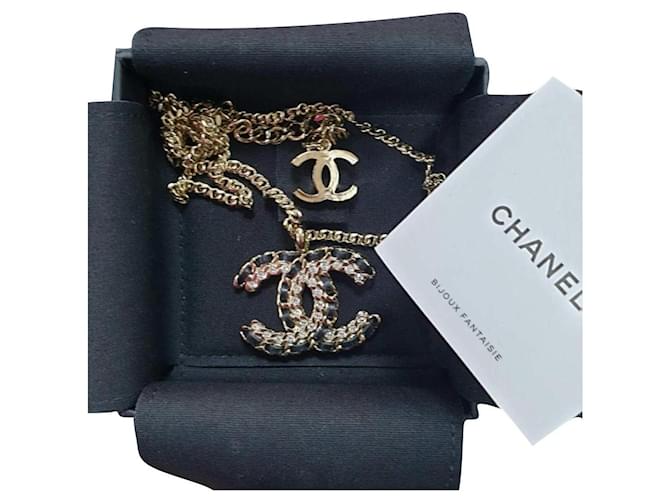 Chanel G22 Goldfarbener Metallanhänger mit CC-Logo Golden  ref.921351