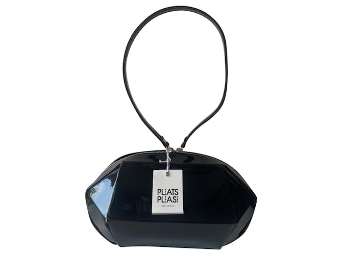 Issey Miyake Handbags Black Patent leather  ref.921408
