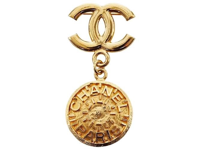 Chanel Gold CC Brooch Golden Metal Gold-plated ref.922060 - Joli Closet