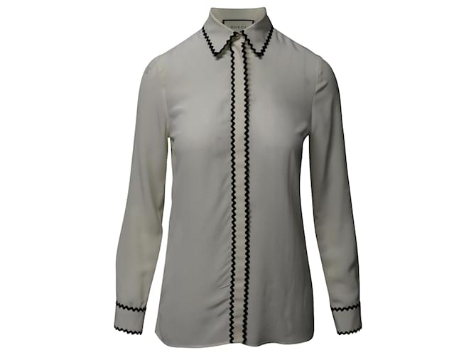 Blusa camisera Gucci con bordes en zigzag en seda color crema Blanco Crudo  ref.924198